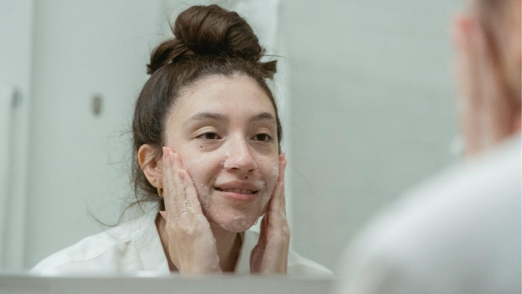 how to use facial cleanser